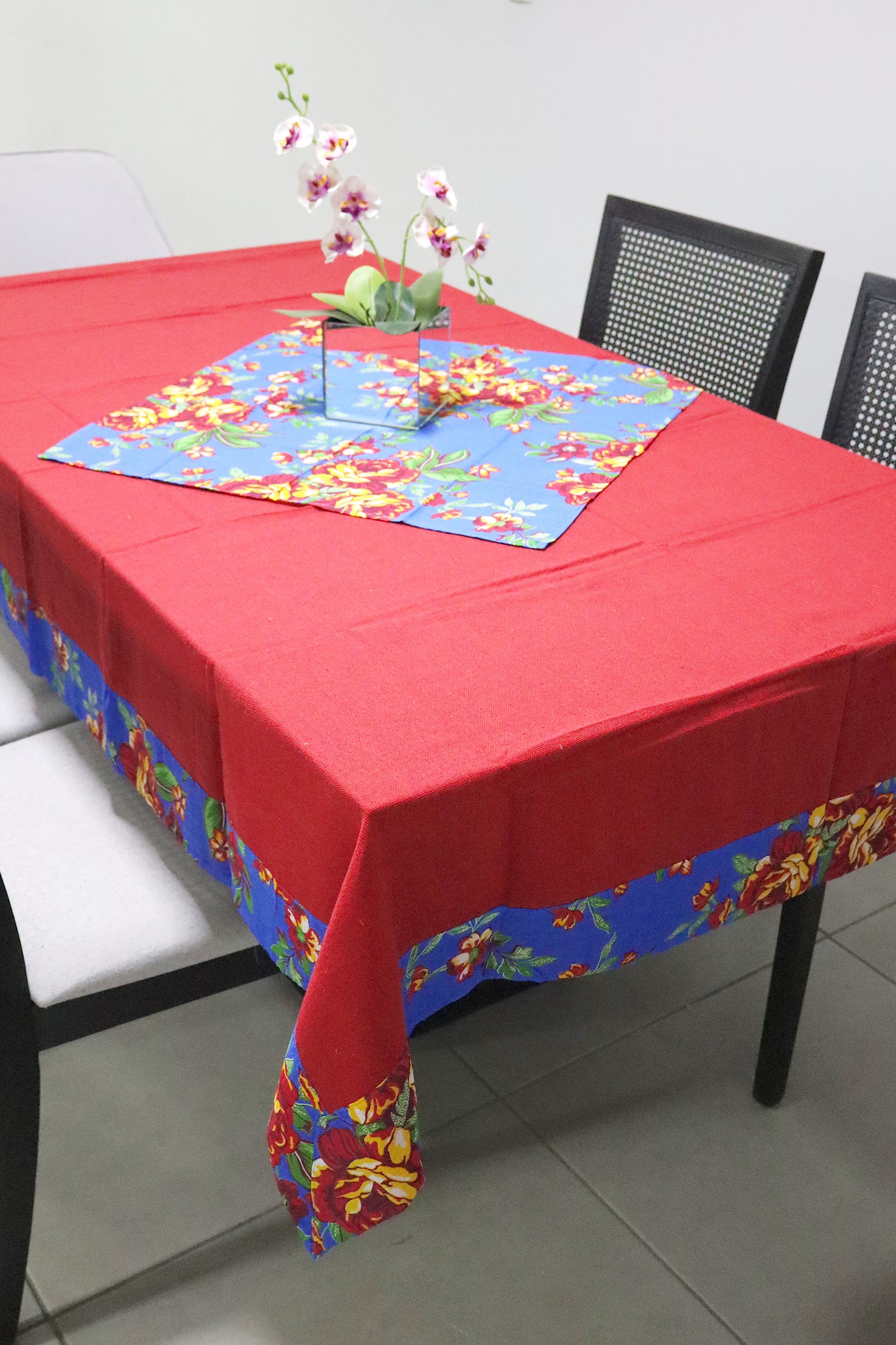 Toalha De Mesa Chita com Composê Vermelha 1,5mx2,2m