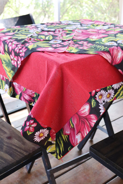 Toalha de Mesa com Barra de Chita Vermelho/ Preto com Composê 1,10x1,10m