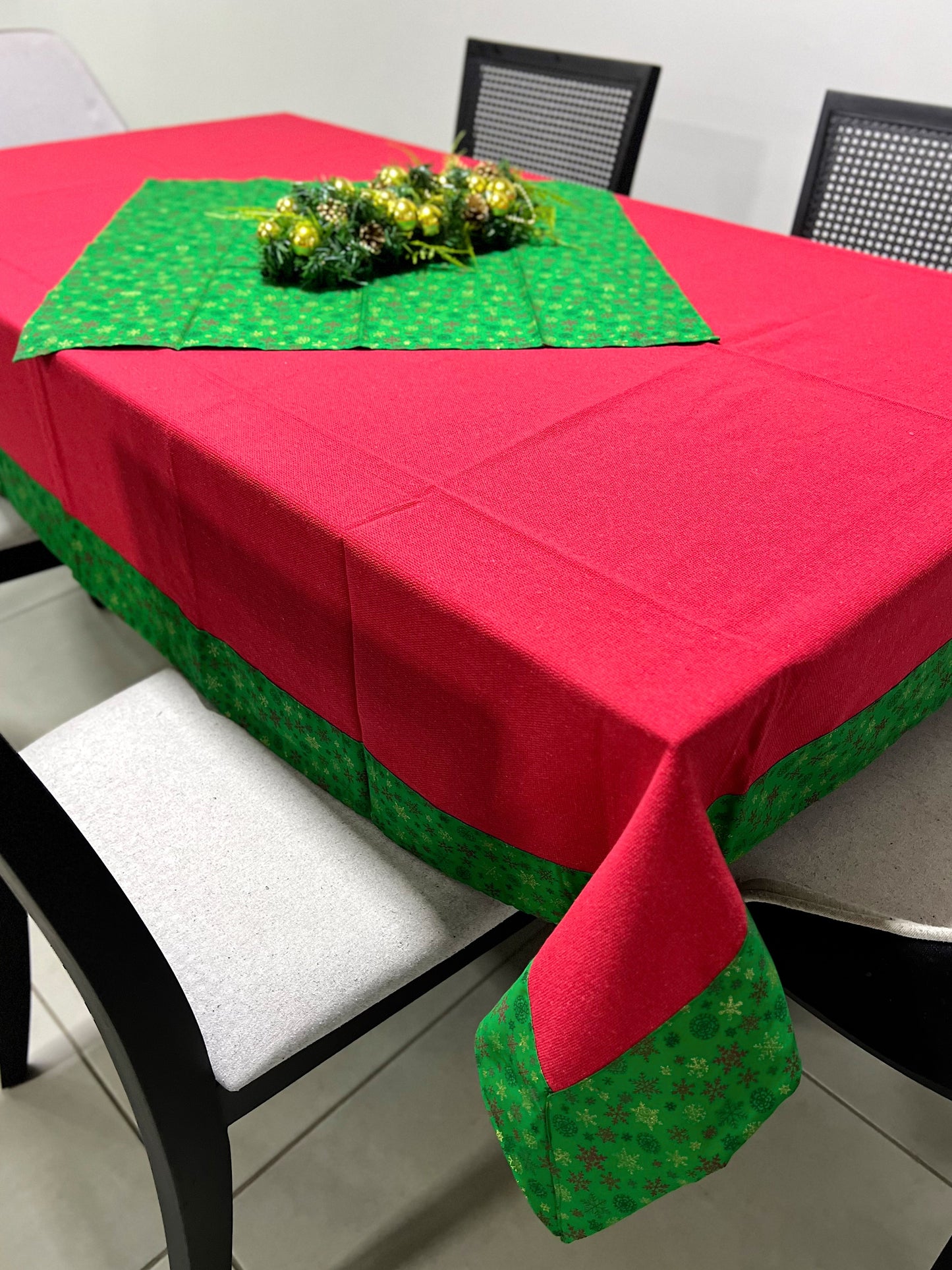 Toalha de Mesa com Barra Natal Floco de Neve Verde 1,4mx3,0m + Composê