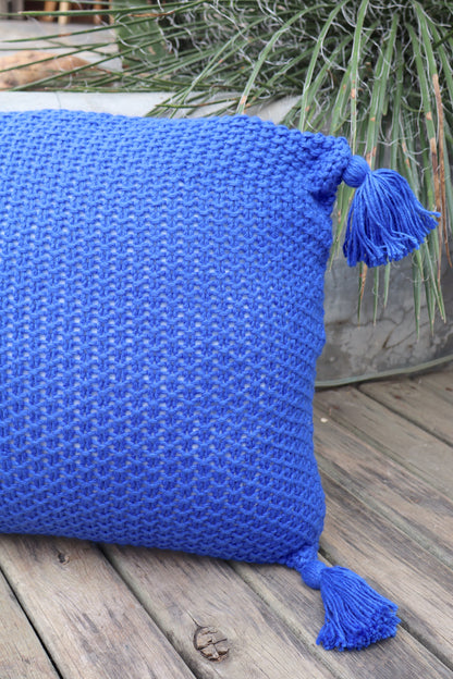 Capa de Almofada Pompom Decorativa Tricô Azul Caneta 45x45cm