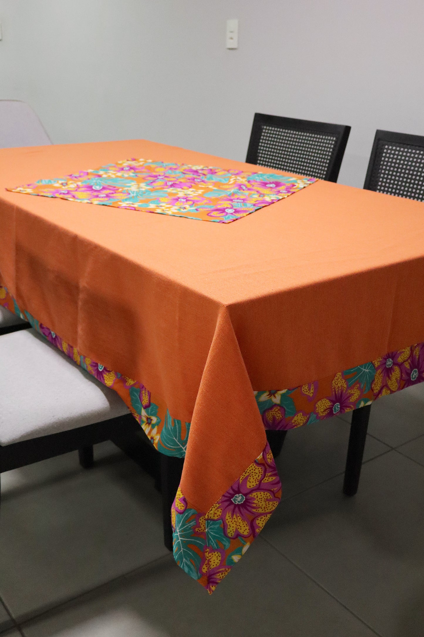 Toalha De Mesa Chita com Composê Laranja e Tifanny 1,5mx2,2m