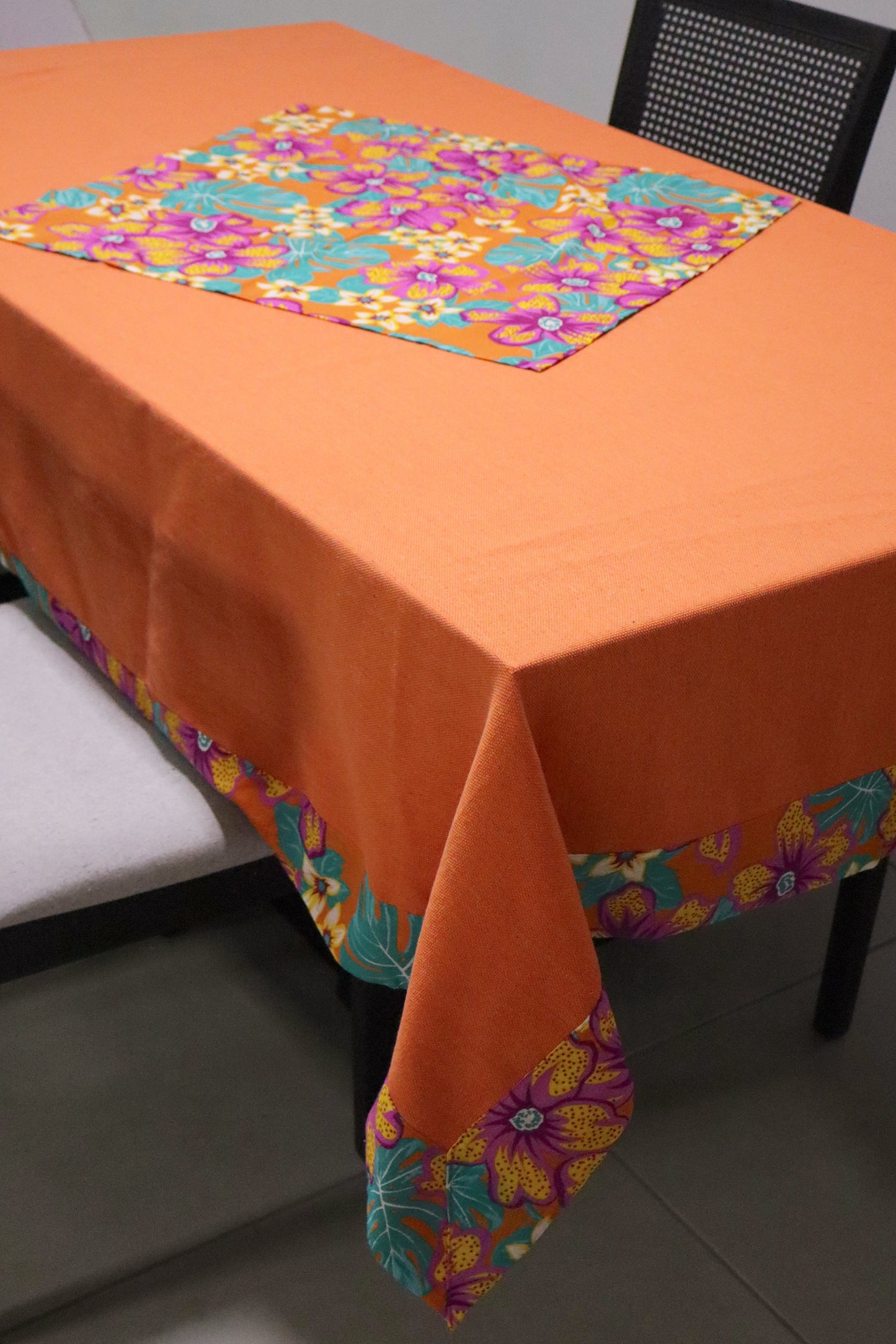 Toalha De Mesa Chita com Composê Laranja e Tifanny 1,5mx2,2m