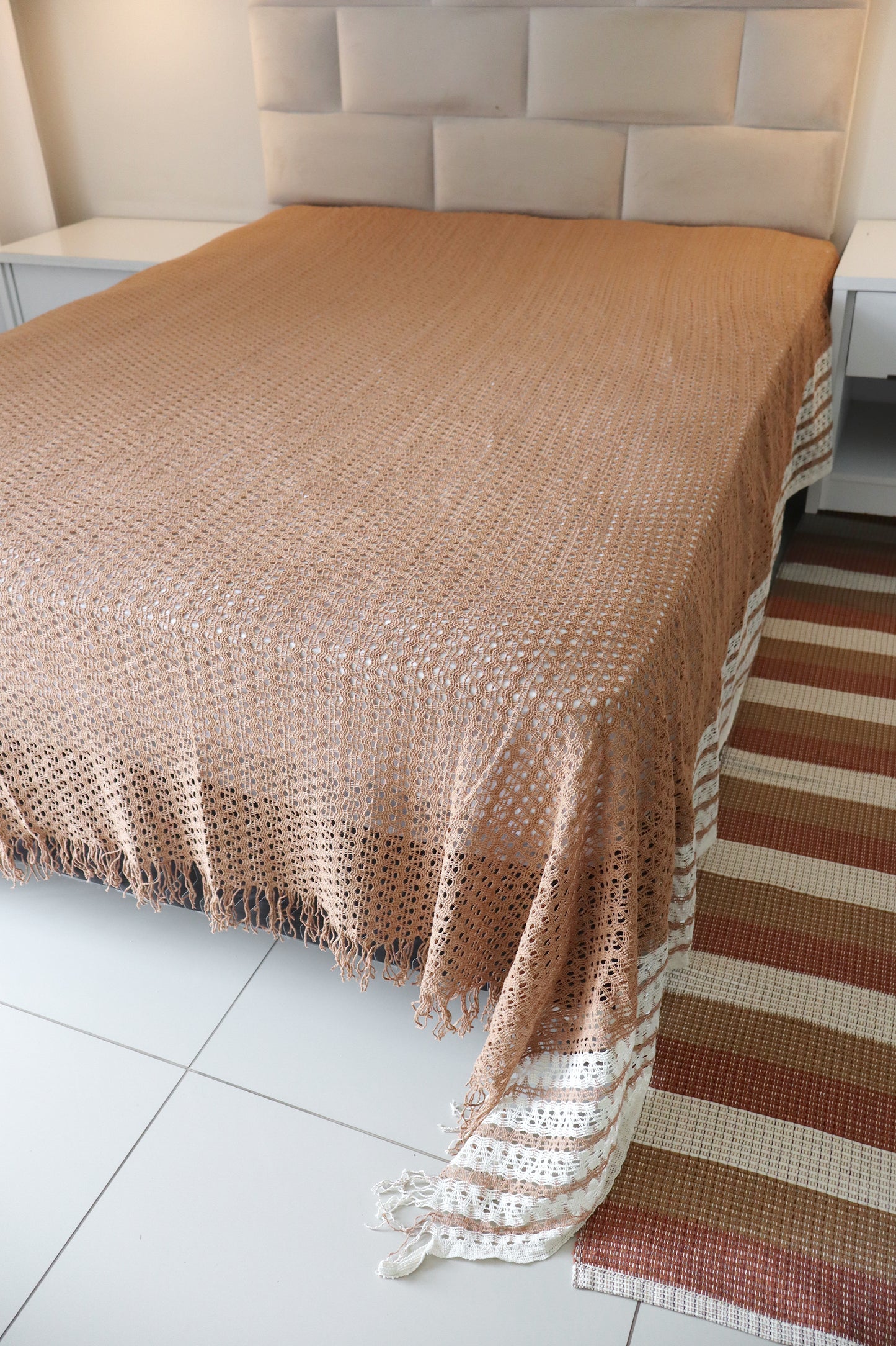 Colcha para Cama Casal em Renda Marrom 2,30x2,90m