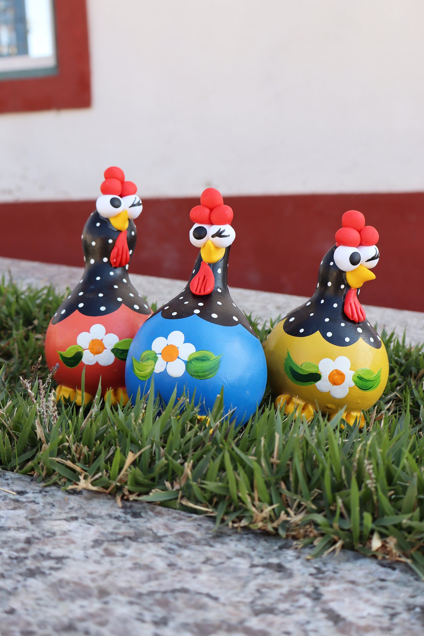 Trio Galinha em Cabaça Colorida Flor