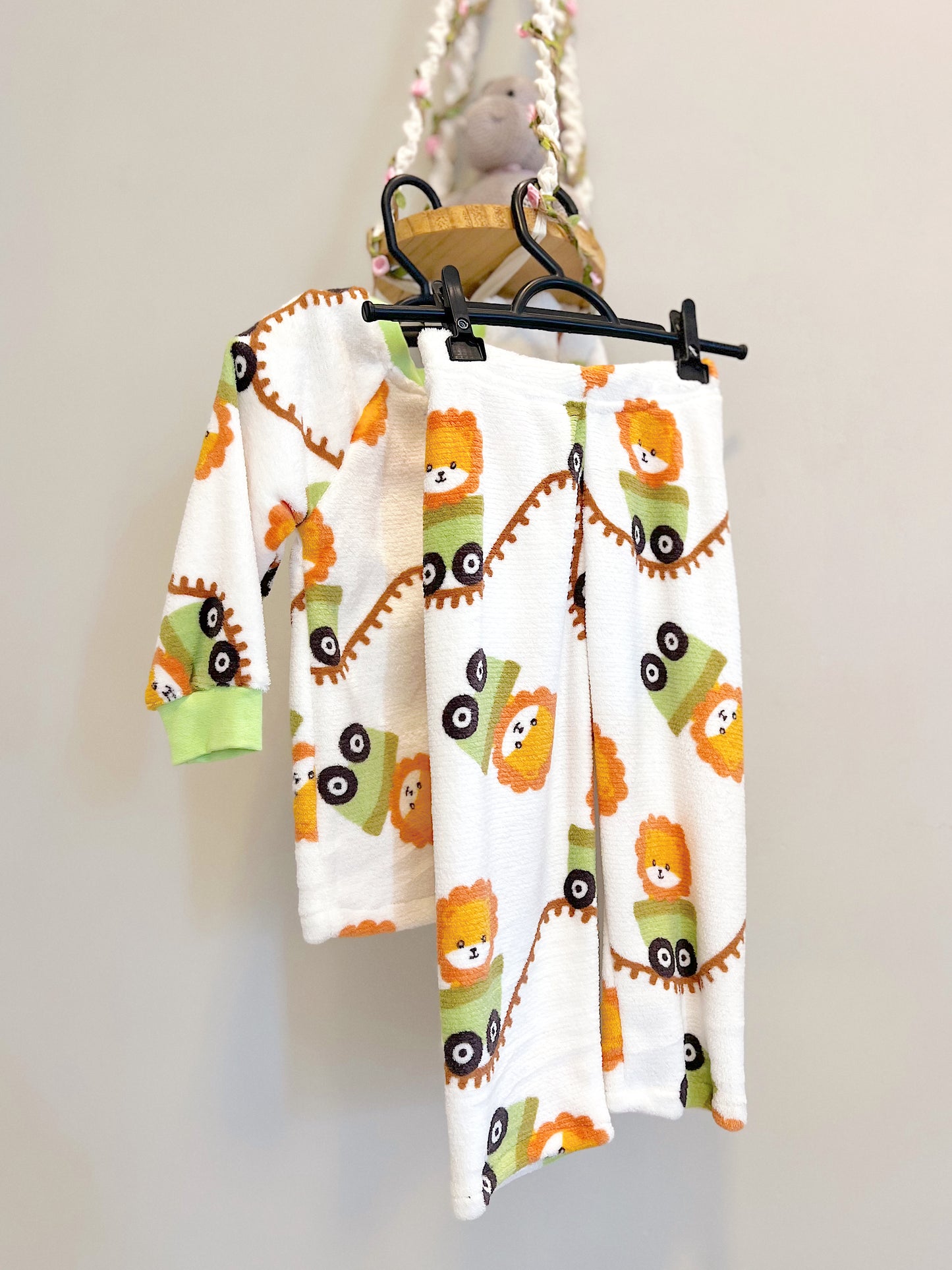 Pijama Infantil Fleece Leão com Carrinho Verde