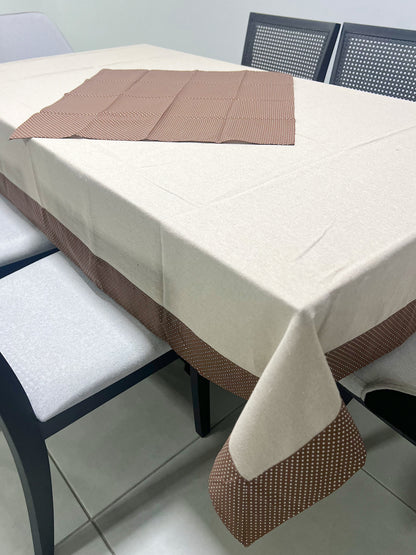 Toalha de Mesa com Barra de Tricoline Poá Marrom com Composê 1,5mx2,2m