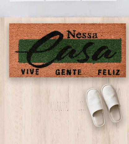 Tapete Bem Vindo Fibra de Coco Antiderrapante Nessa Casa Vive Gente Feliz