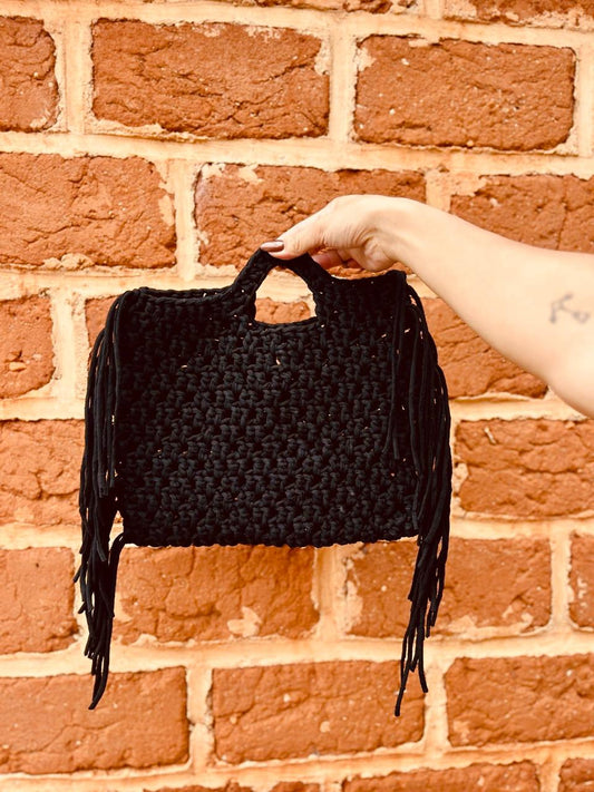 Bolsa de Mão em Crochê com Franja Vintage Minimalista Preta