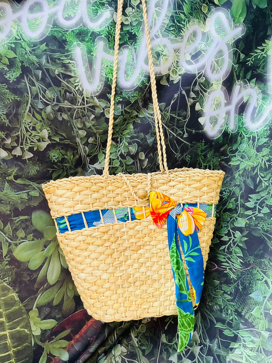 Bolsa de Palha Decorada Com Chita Azul