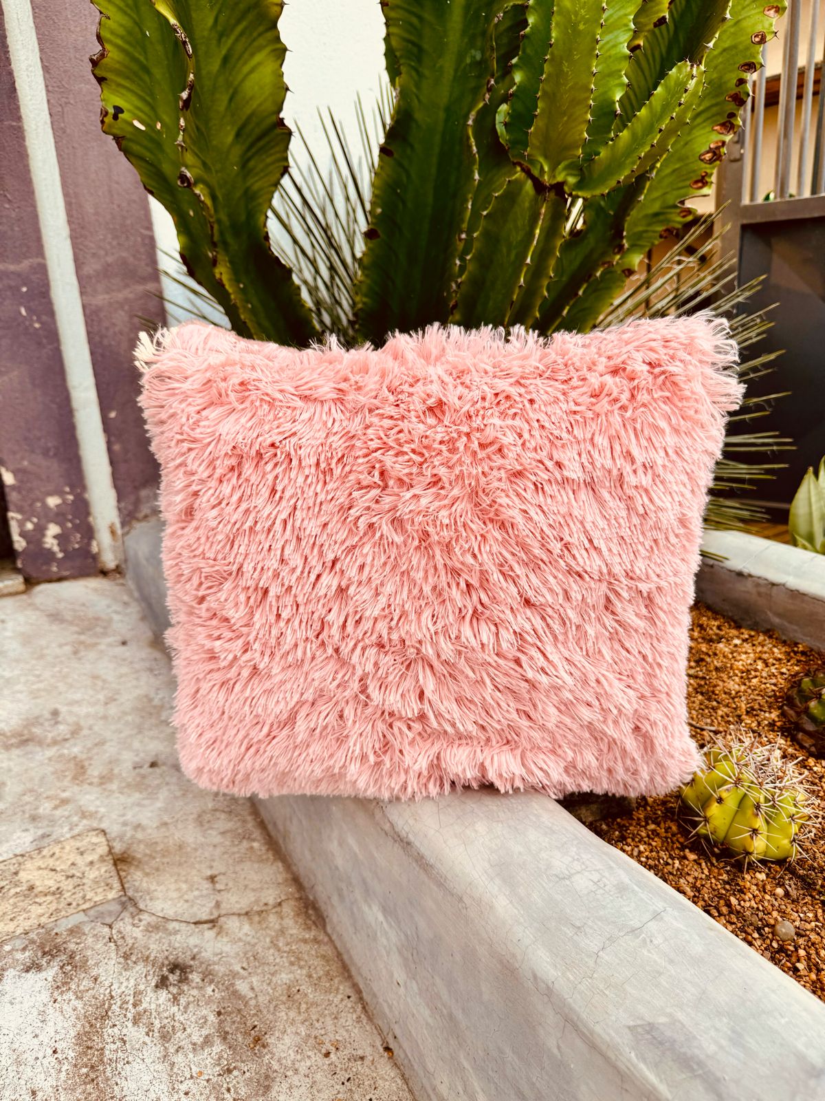 Capa de Almofada Pelinho Rosa 45x45cm