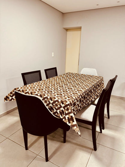 Toalha de Mesa Impermeável Geométrica Marrom 1,45mx1,5m