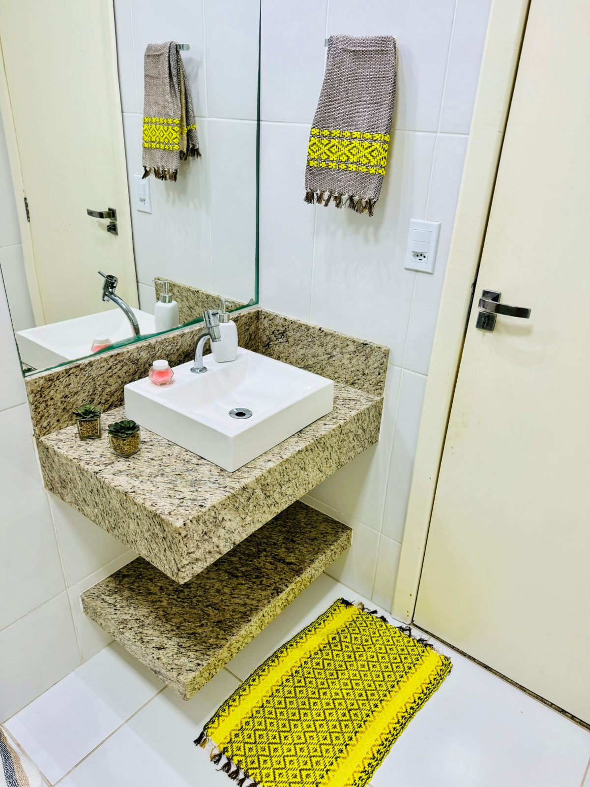 Kit 2 Peças de Lavabo Coroa Amarelo