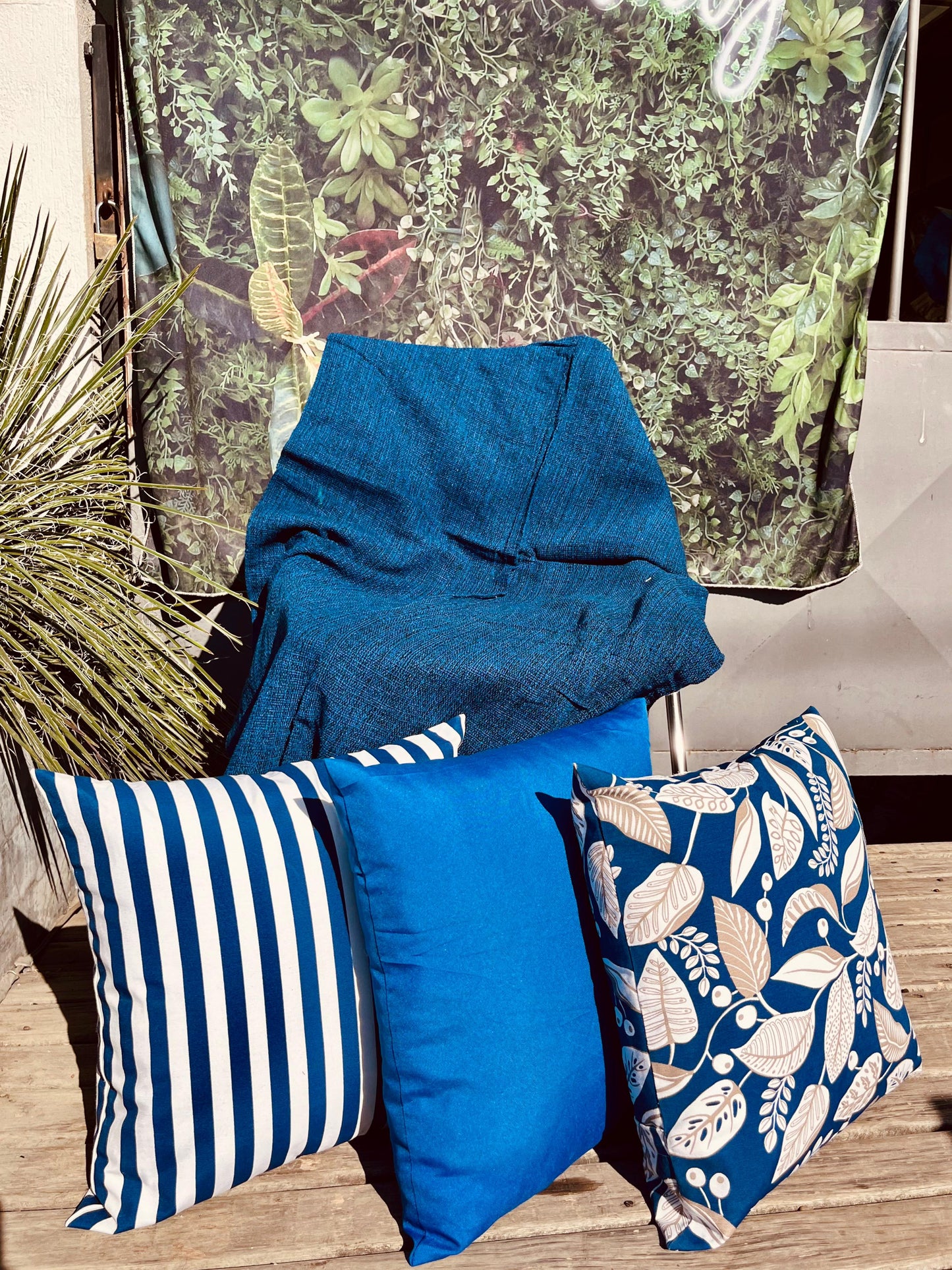 Kit Manta para Sofá/ Colcha para Cama com 3 Capas de Almofadas Azul