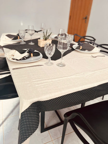 Toalha de Mesa com Barra de Tricoline Poá Preto com Composê 1,50x2,50m