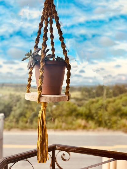 Macramê Malha Um Vaso Com Base de Madeira Mostarda